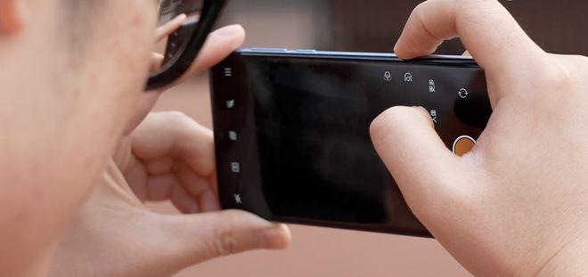 8 Pro对比iPhone16 Pro差别很明显！爱游戏app入口都有拍照按键OPPO Find X(图4)