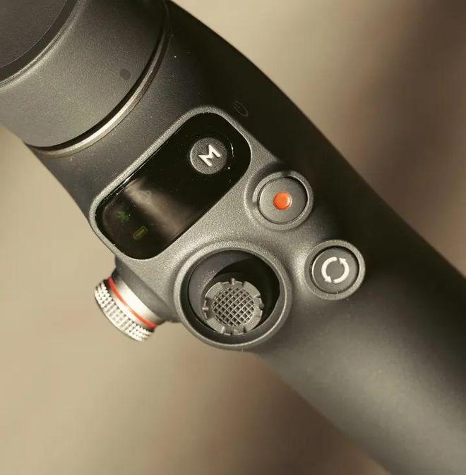 Moblie 7 Pro稳定器首发初体验！AYX爱游戏APP549元！大疆OSMO(图4)