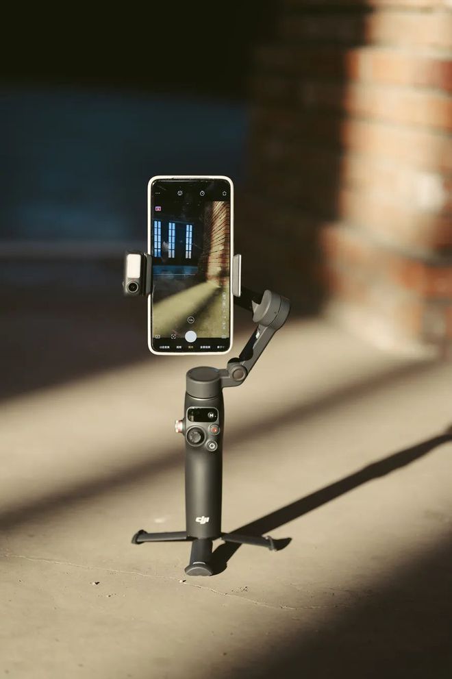 Moblie 7 Pro稳定器首发初体验！AYX爱游戏APP549元！大疆OSMO(图8)